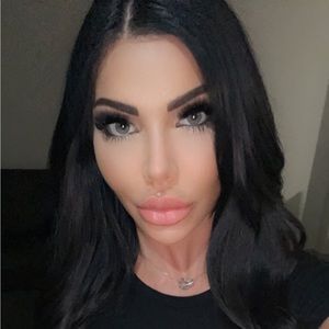 Meet your Posher, Alexia